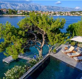 4 Bedroom Villa with Pool, Sumartin, sleeps 8